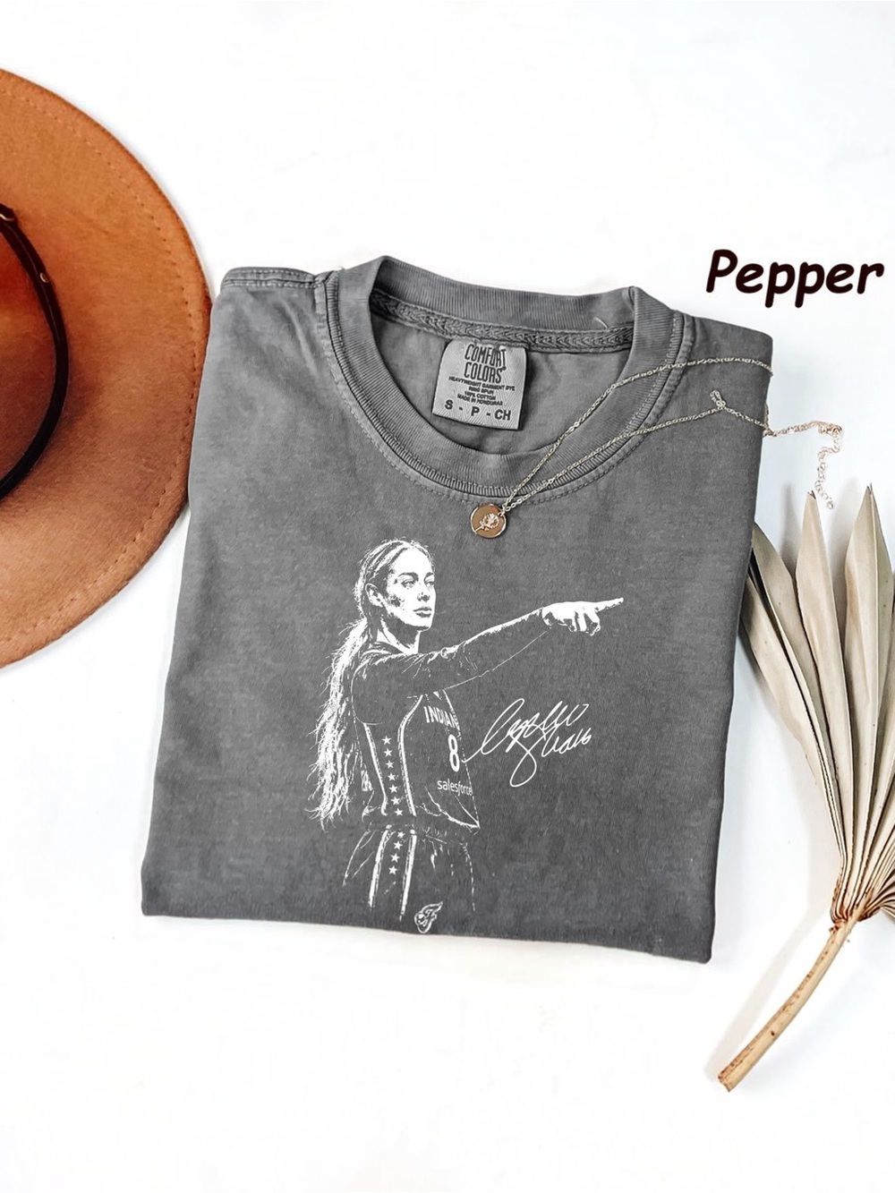 Sophie Cunningham Pointing Short Sleeve Tee in Pepper
